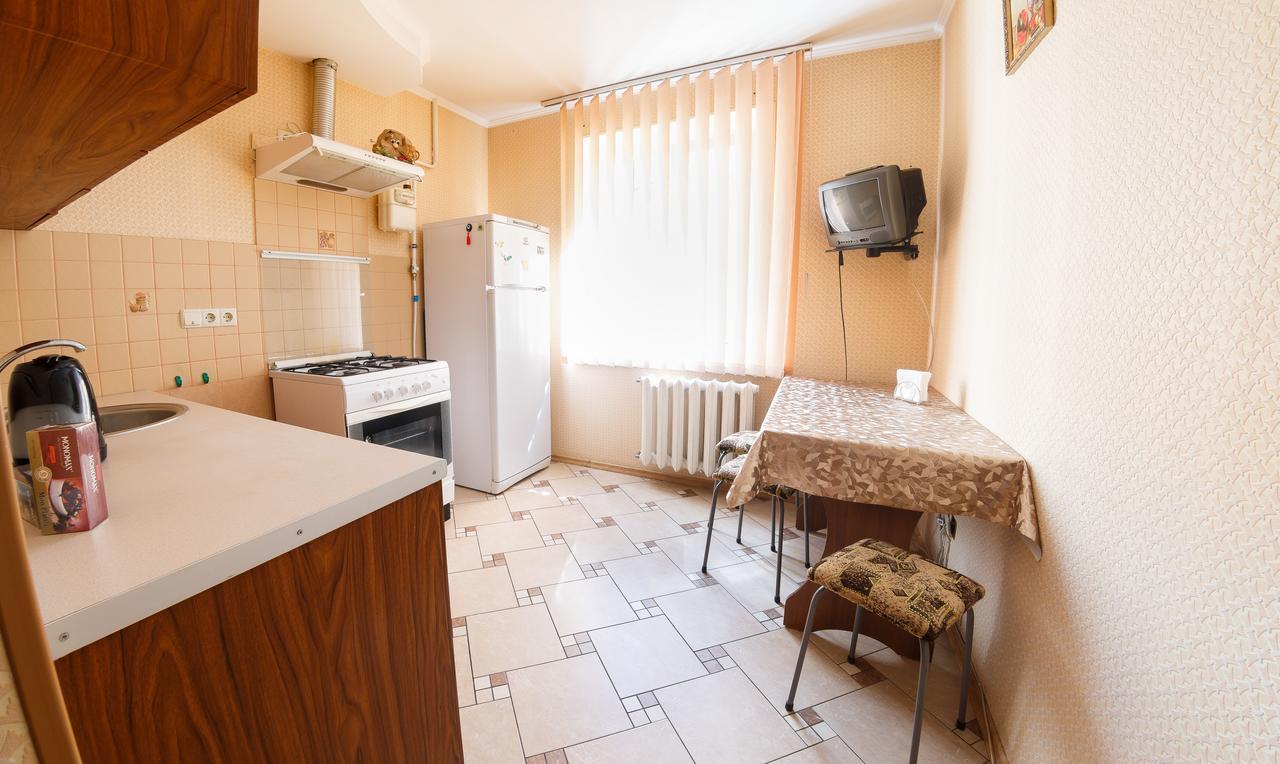 Clean And Comfortable Apartments On Karl Marx Street Тираспол Екстериор снимка