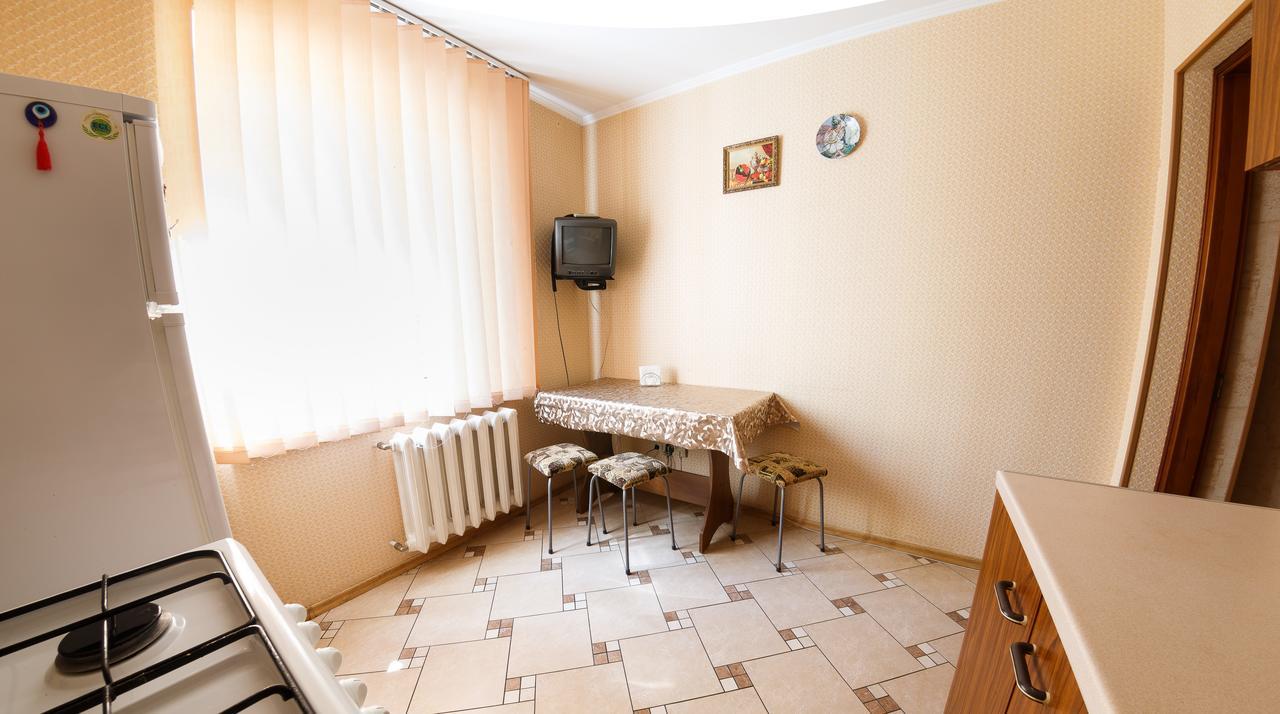 Clean And Comfortable Apartments On Karl Marx Street Тираспол Екстериор снимка